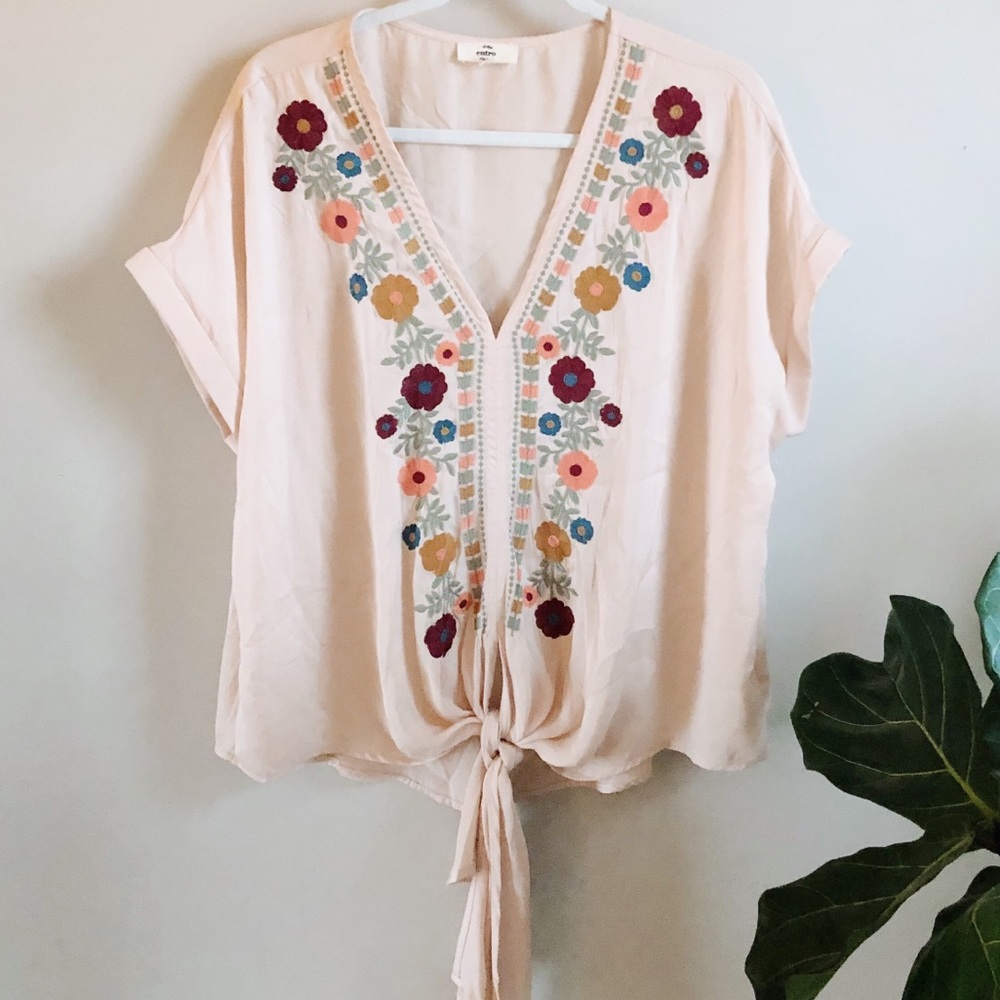 Entro Floral V Neck Peach Cream Knotted Top